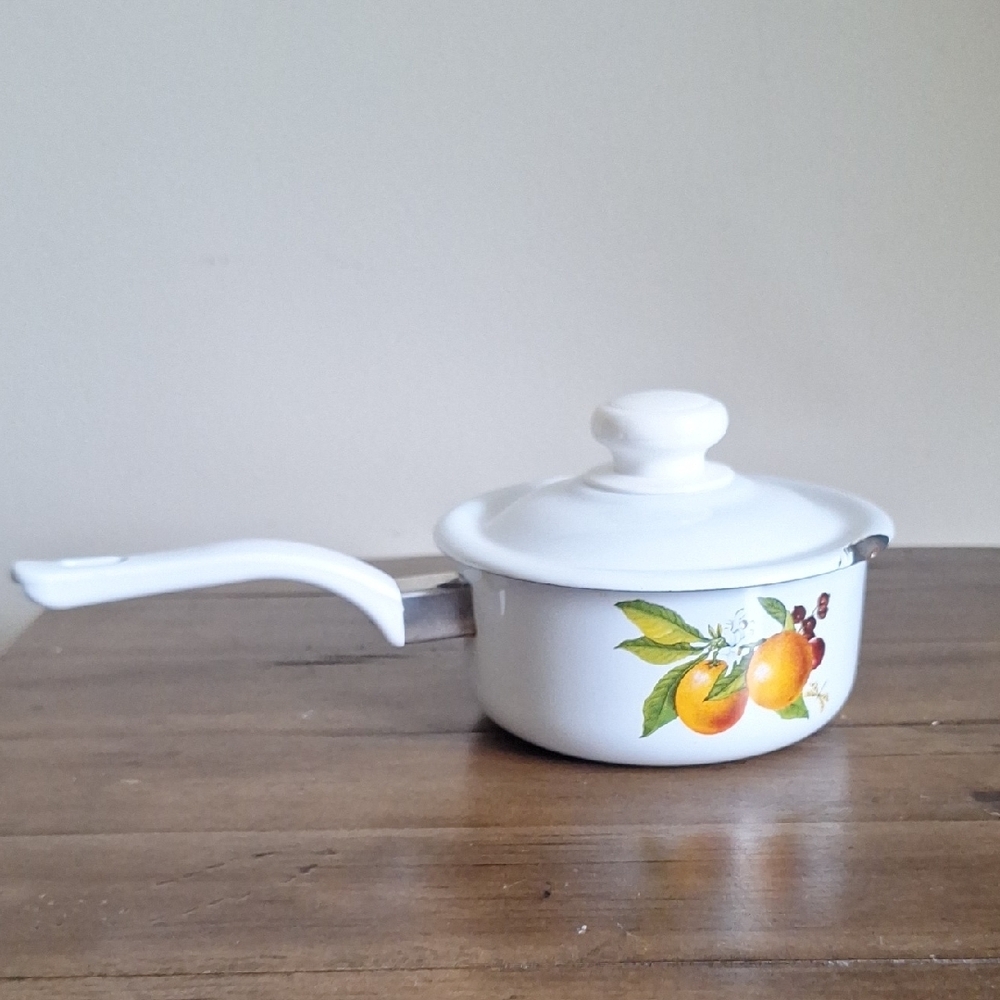 🎁White Enamel Saucepan with Fruit Design FREE with $40 Purchase